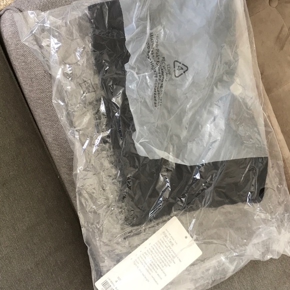 NEW Align tank BLACK sz 2, 4, 6 LULULEMON - Picture 3 of 3